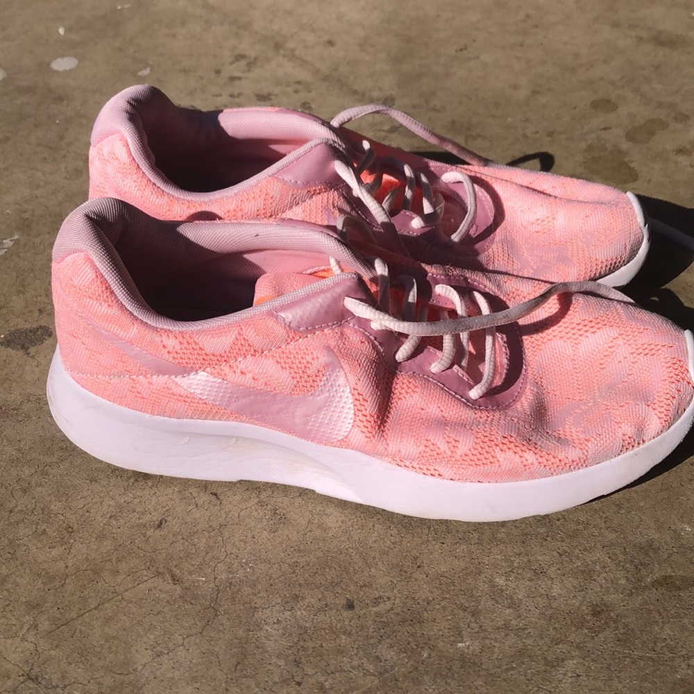 Nike women’s running sneaker